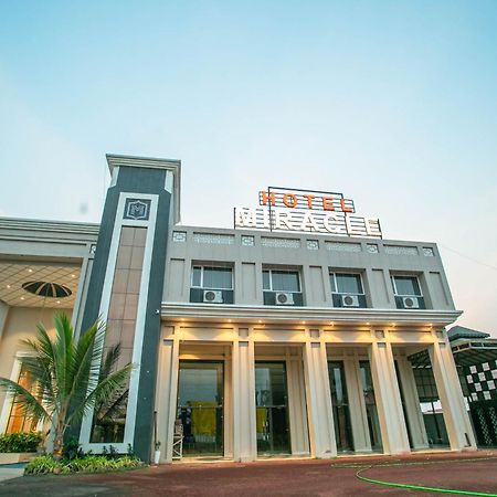 Hotel Miracle 2Km From Mahakal Temple Ujjain Luaran gambar