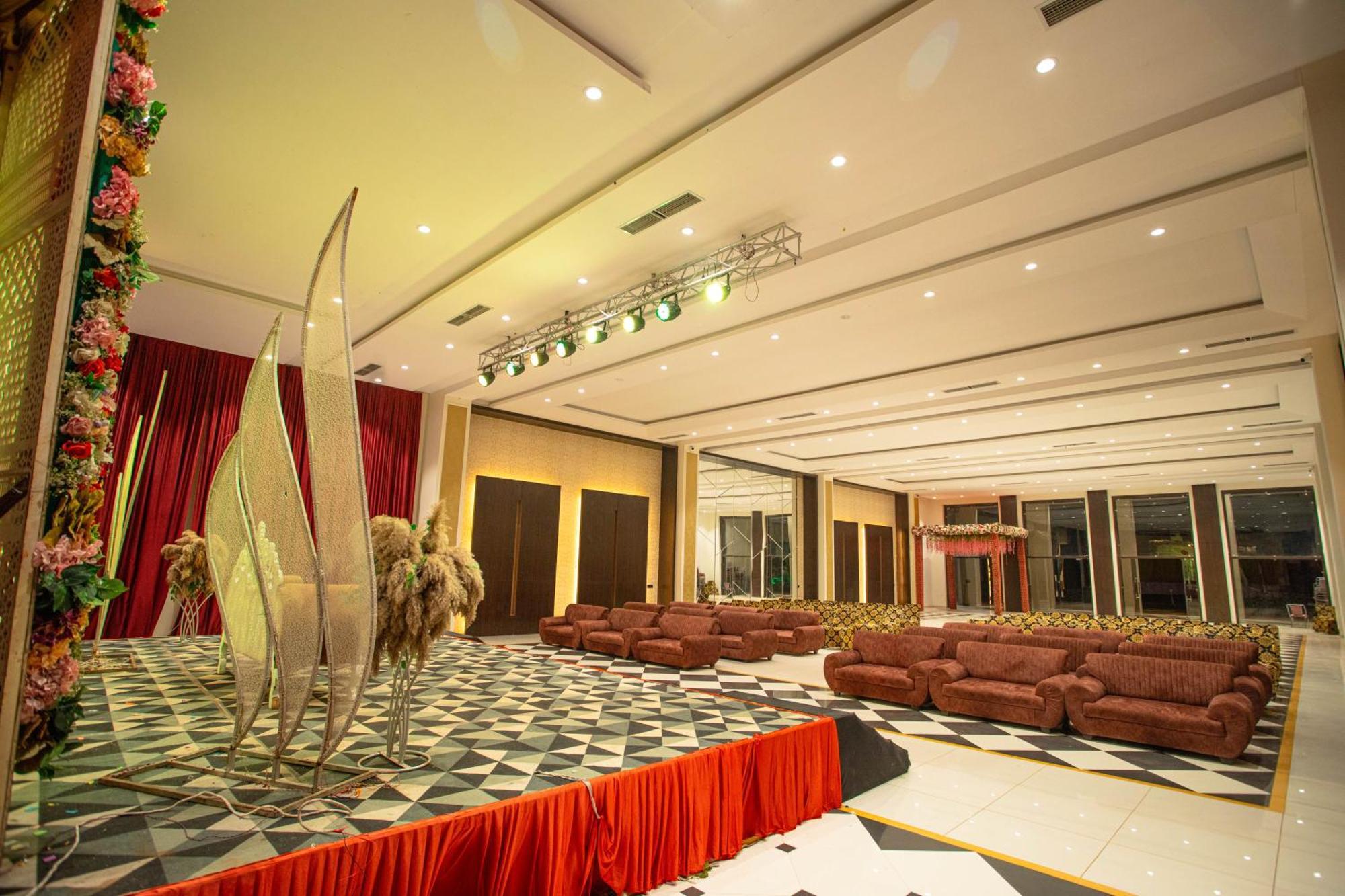 Hotel Miracle 2Km From Mahakal Temple Ujjain Luaran gambar