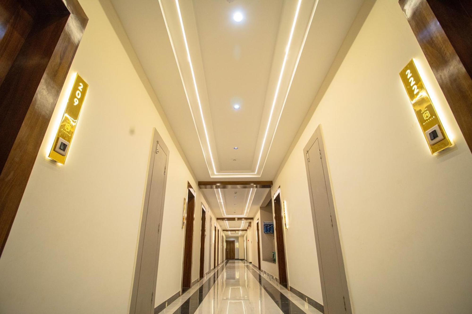 Hotel Miracle 2Km From Mahakal Temple Ujjain Luaran gambar