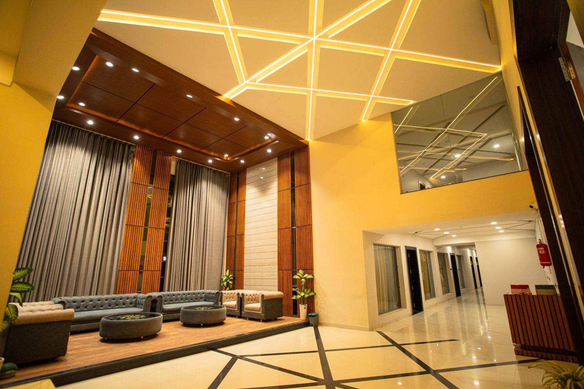 Hotel Miracle 2Km From Mahakal Temple Ujjain Luaran gambar