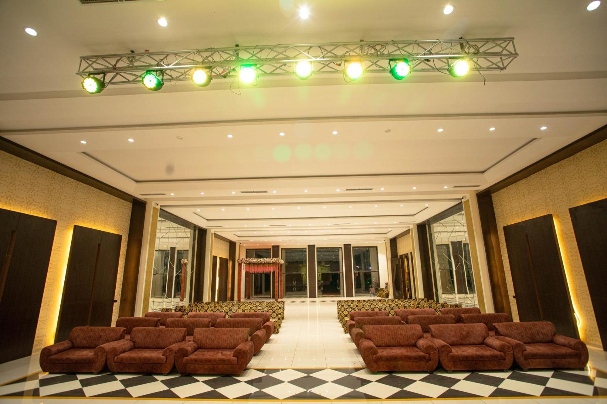 Hotel Miracle 2Km From Mahakal Temple Ujjain Luaran gambar