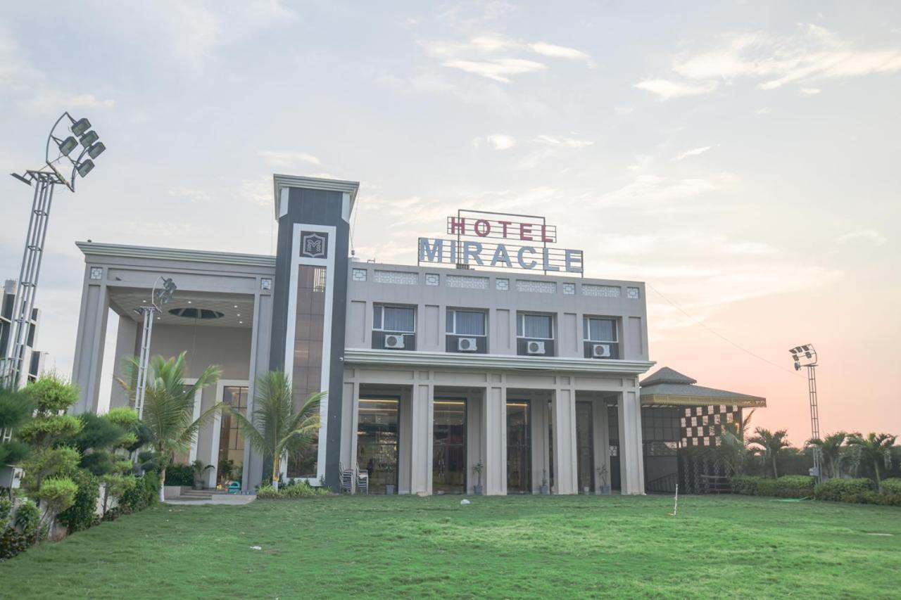 Hotel Miracle 2Km From Mahakal Temple Ujjain Luaran gambar