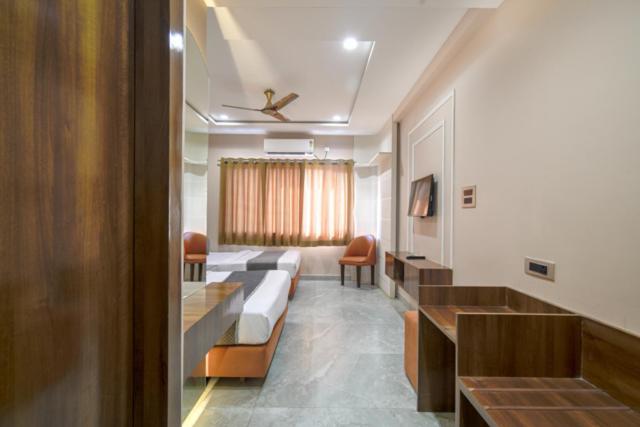 Hotel Miracle 2Km From Mahakal Temple Ujjain Luaran gambar