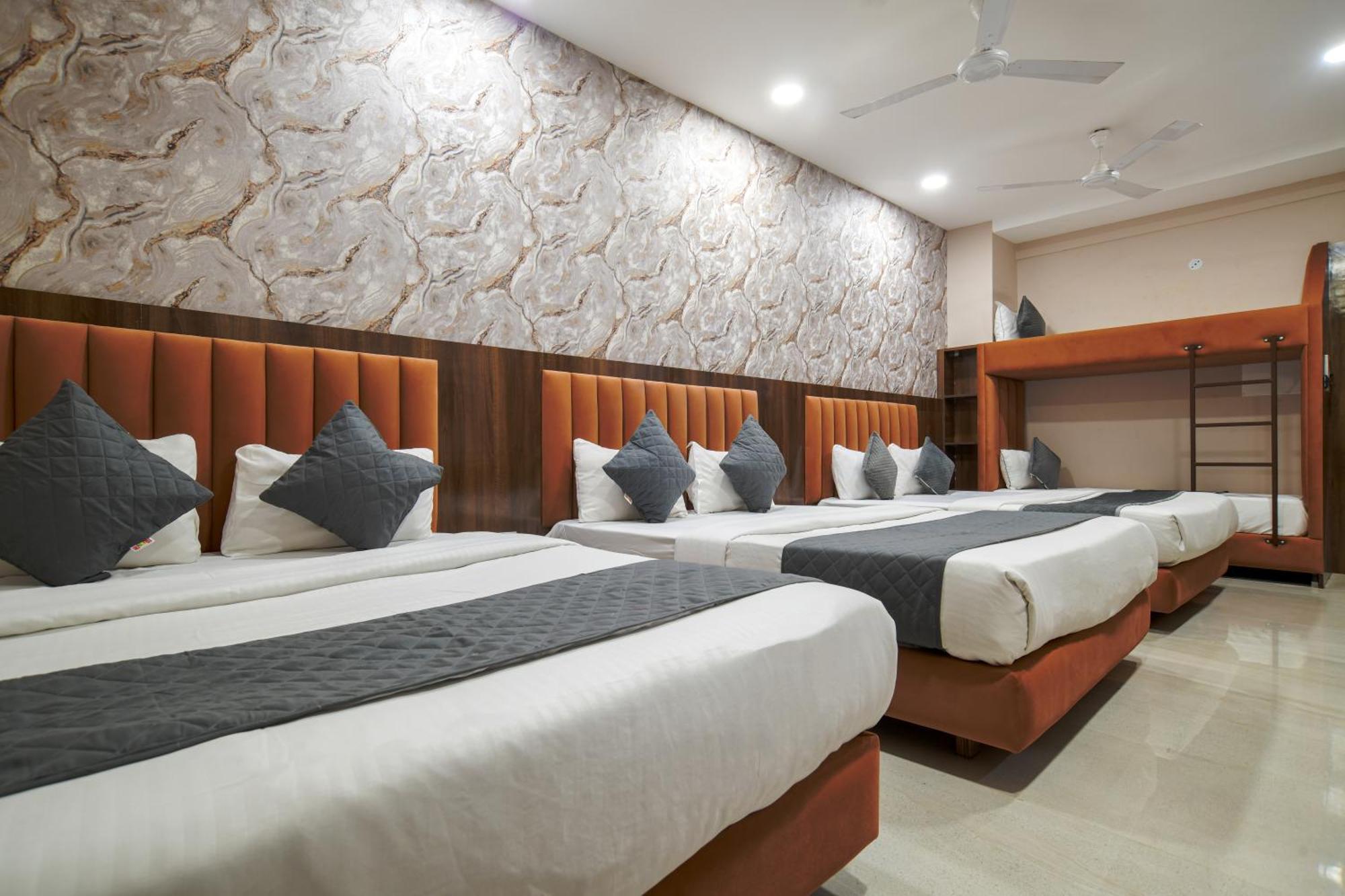 Hotel Miracle 2Km From Mahakal Temple Ujjain Luaran gambar