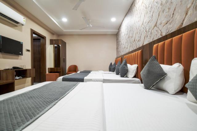 Hotel Miracle 2Km From Mahakal Temple Ujjain Luaran gambar
