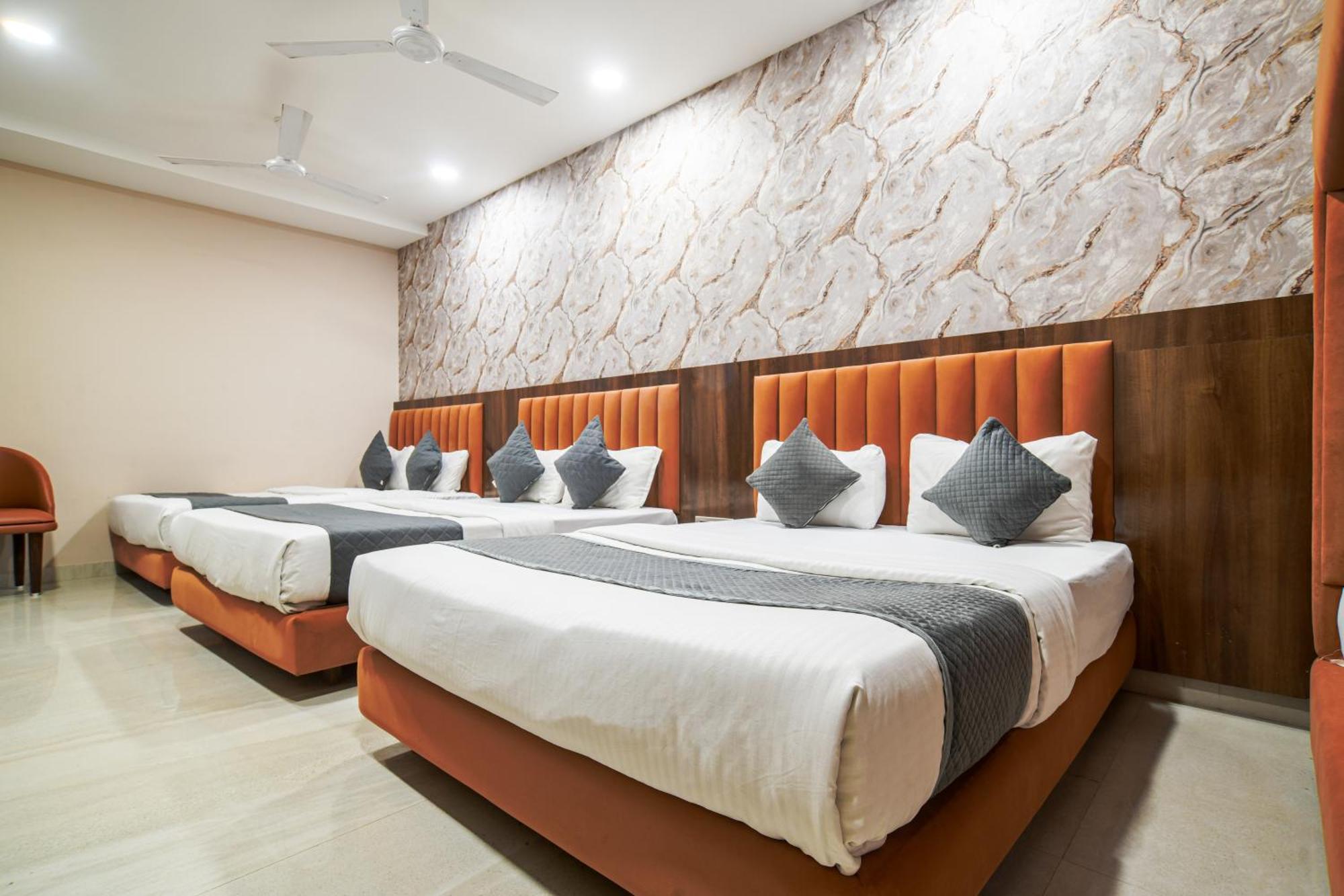 Hotel Miracle 2Km From Mahakal Temple Ujjain Luaran gambar