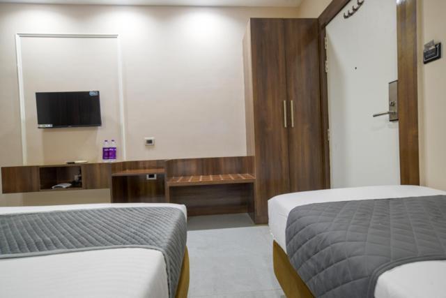 Hotel Miracle 2Km From Mahakal Temple Ujjain Luaran gambar