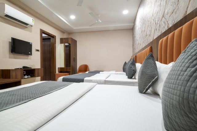 Hotel Miracle 2Km From Mahakal Temple Ujjain Luaran gambar