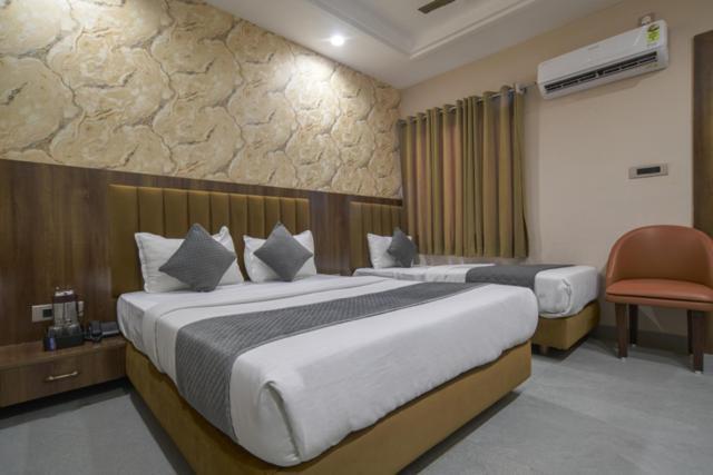 Hotel Miracle 2Km From Mahakal Temple Ujjain Luaran gambar