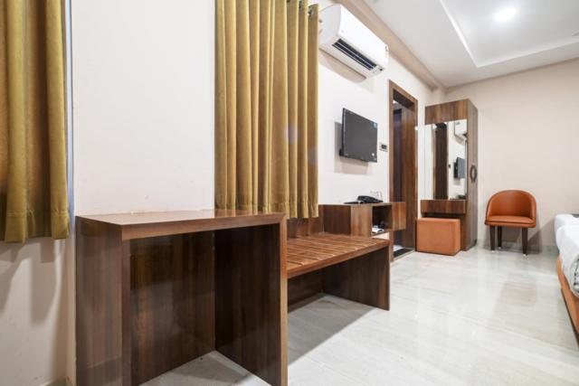 Hotel Miracle 2Km From Mahakal Temple Ujjain Luaran gambar