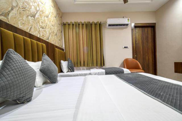 Hotel Miracle 2Km From Mahakal Temple Ujjain Luaran gambar