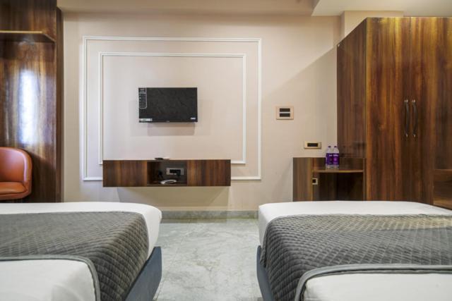 Hotel Miracle 2Km From Mahakal Temple Ujjain Luaran gambar