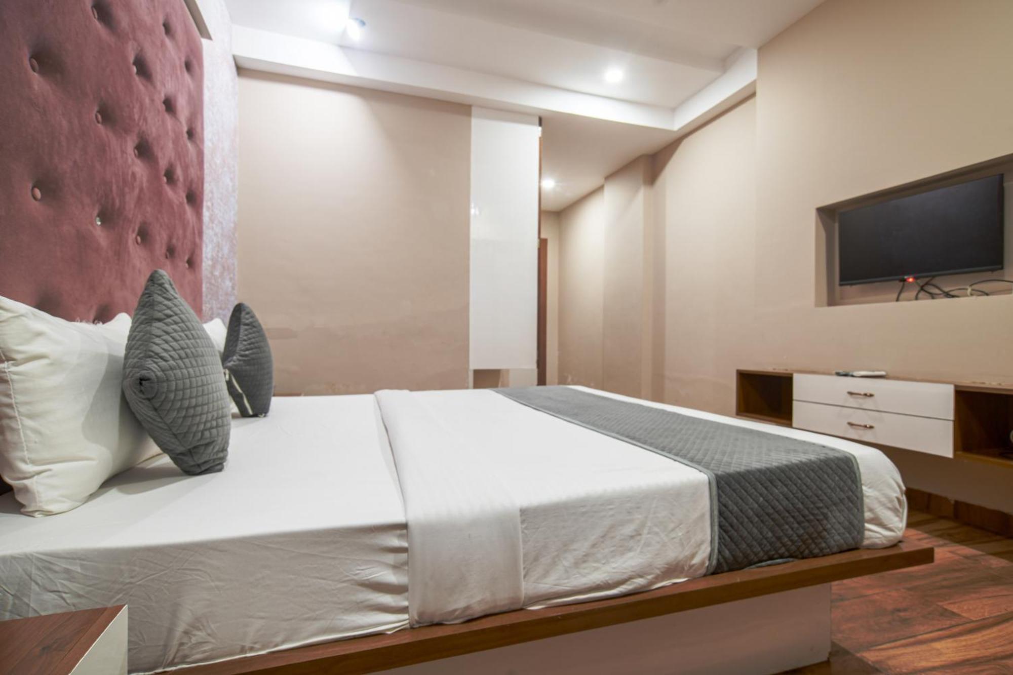 Hotel Miracle 2Km From Mahakal Temple Ujjain Luaran gambar