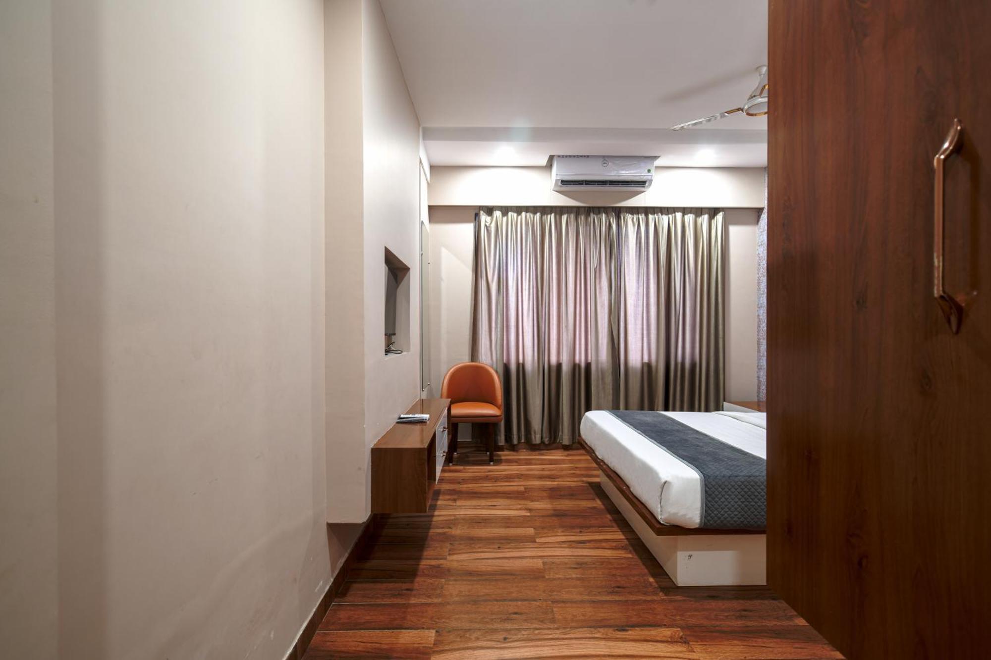 Hotel Miracle 2Km From Mahakal Temple Ujjain Luaran gambar