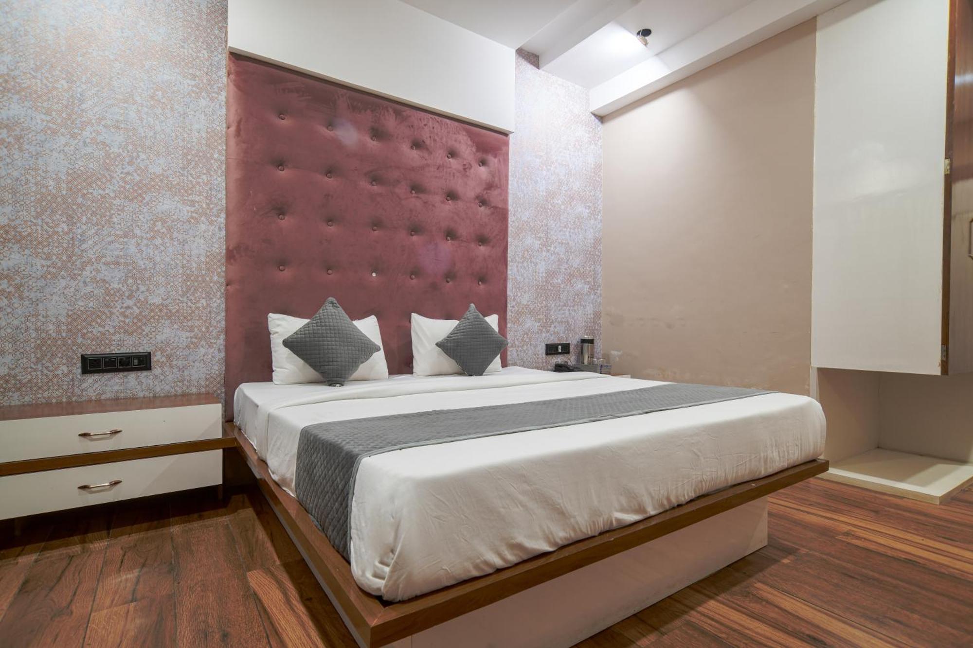Hotel Miracle 2Km From Mahakal Temple Ujjain Luaran gambar